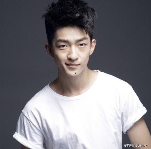 吃瓜直播间爆料娱乐圈男主播,揭秘直播间的瓜田秘闻